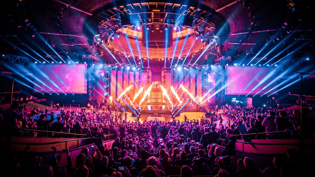 Stage Wash Lighting for Small Venues: Big Impact, Low Cost